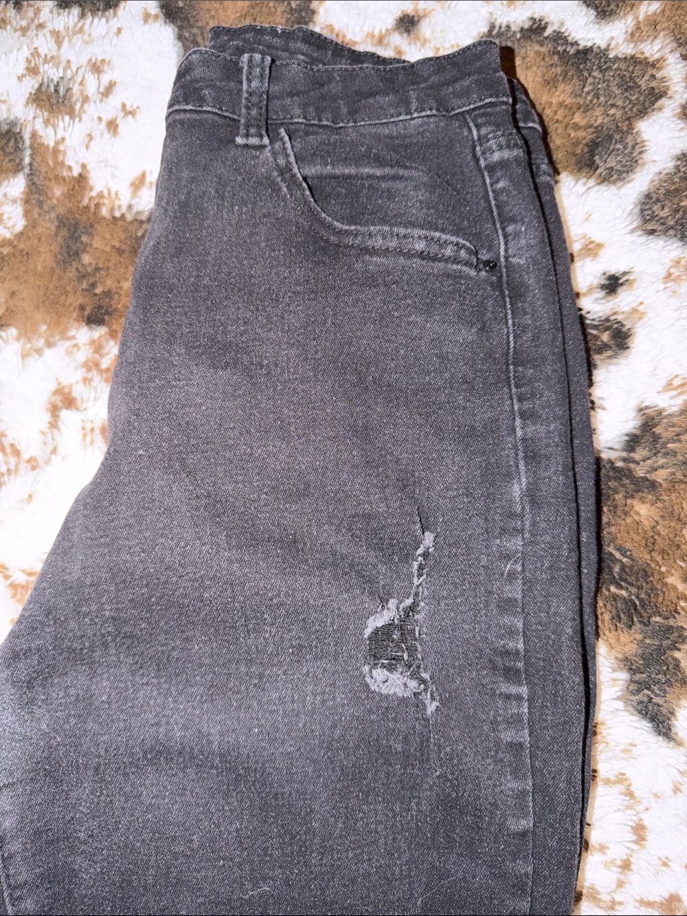 SHEIN Black Skinny Distressed Jeans with Raw Hem - Picture 2 of 2